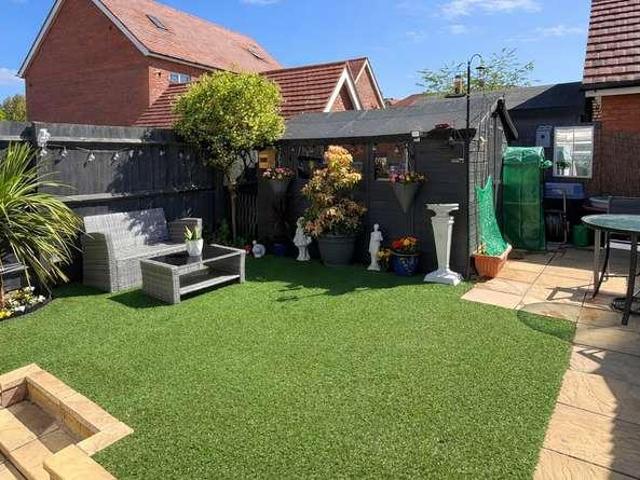 4 bed house for sale