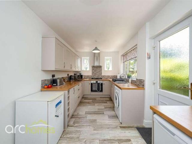 4 bed house for sale