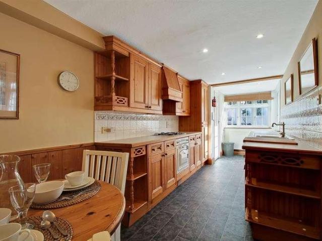 4 bed house for sale