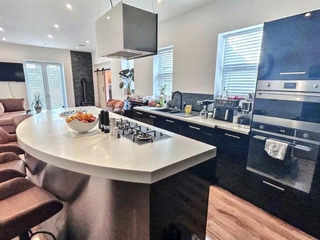 4 bed house for sale