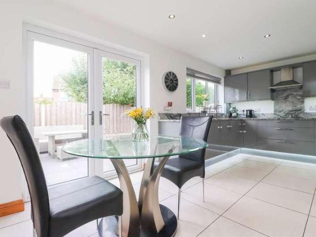 4 bed house for sale