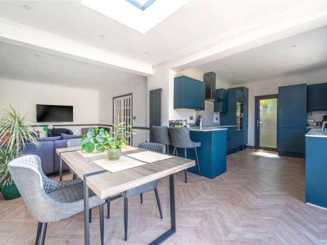 4 bed house for sale