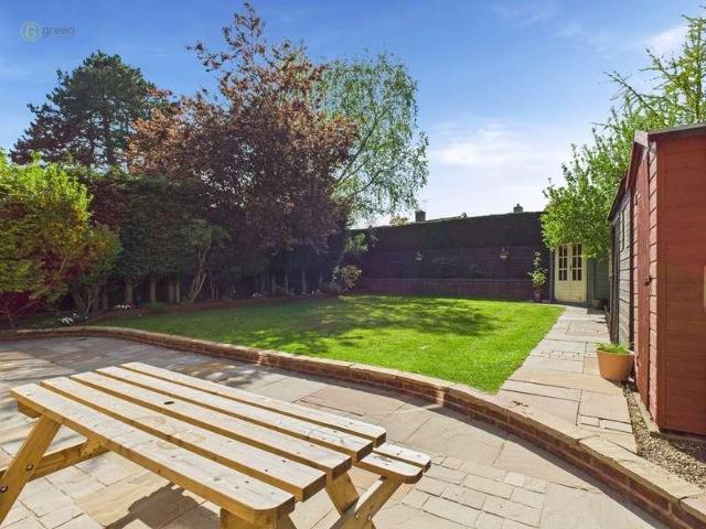 4 bed house for sale