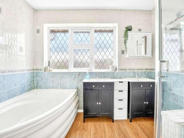 4 bed house for sale