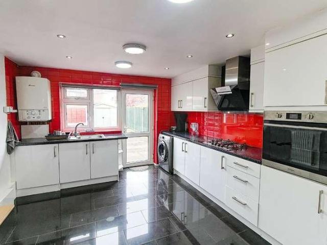 4 bed house for sale