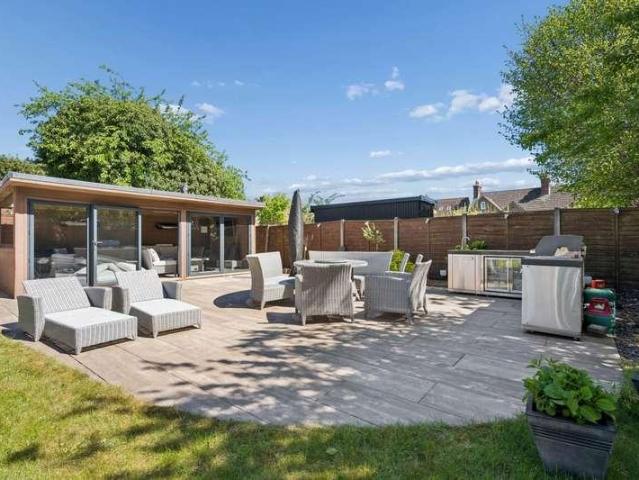 4 bed house for sale
