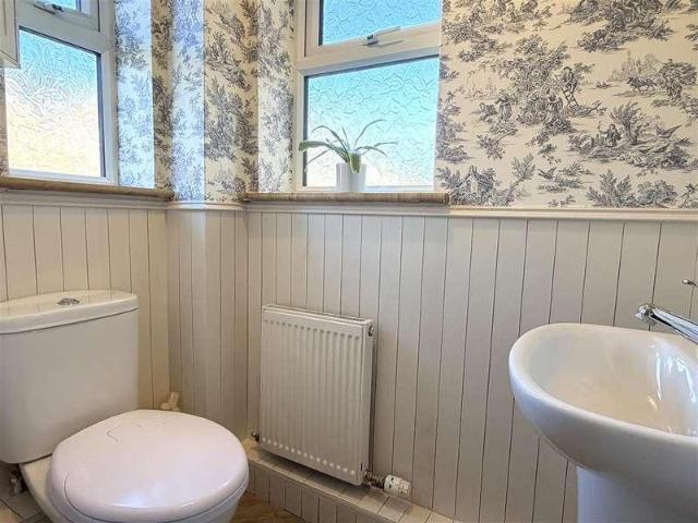 4 bed house for sale