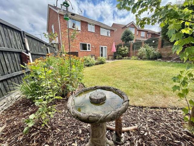 4 bed house for sale