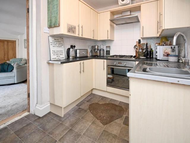4 bed house for sale