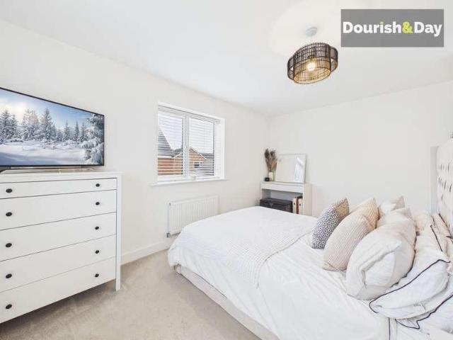 4 bed house for sale