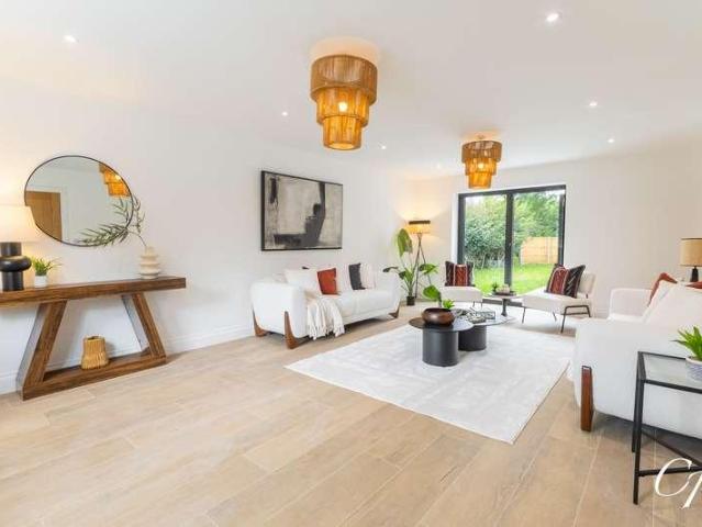4 bed house for sale