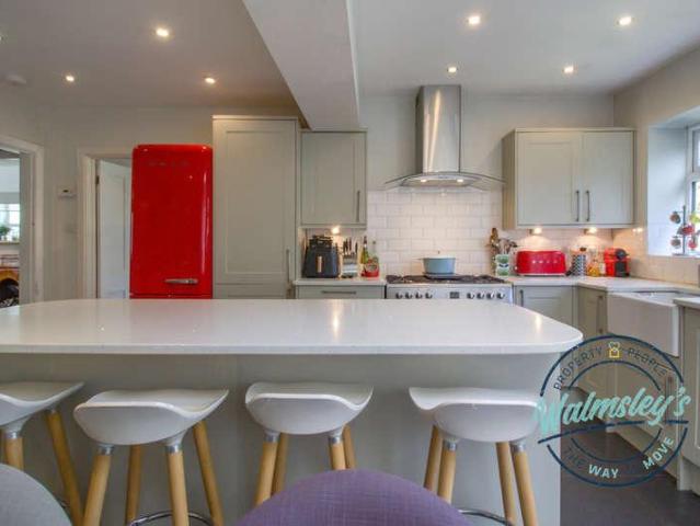 4 bed house for sale