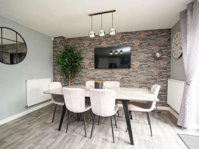 4 bed house for sale