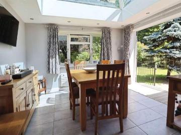 4 bed house for sale