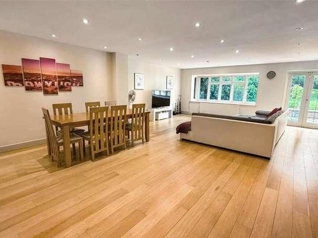 4 bed house for sale