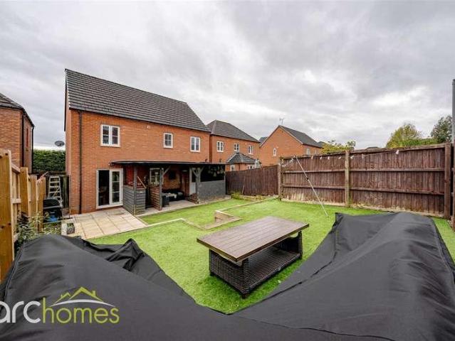 4 bed house for sale
