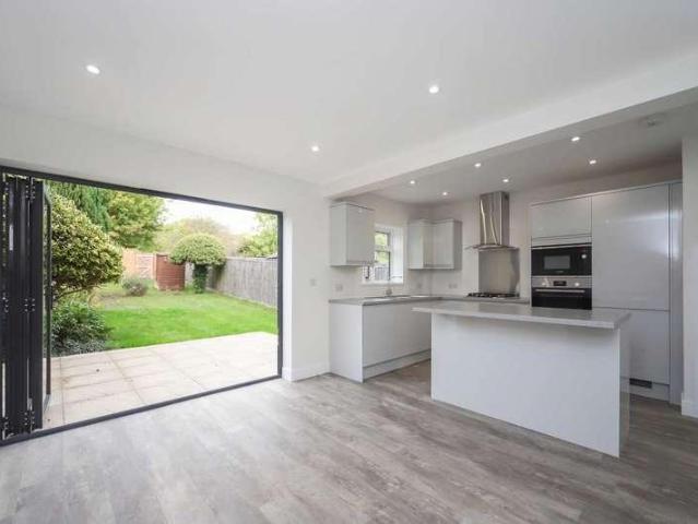 4 bed house for sale