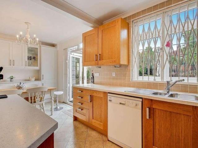4 bed house for sale