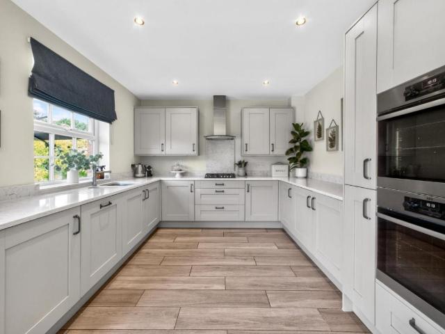 4 bed house for sale