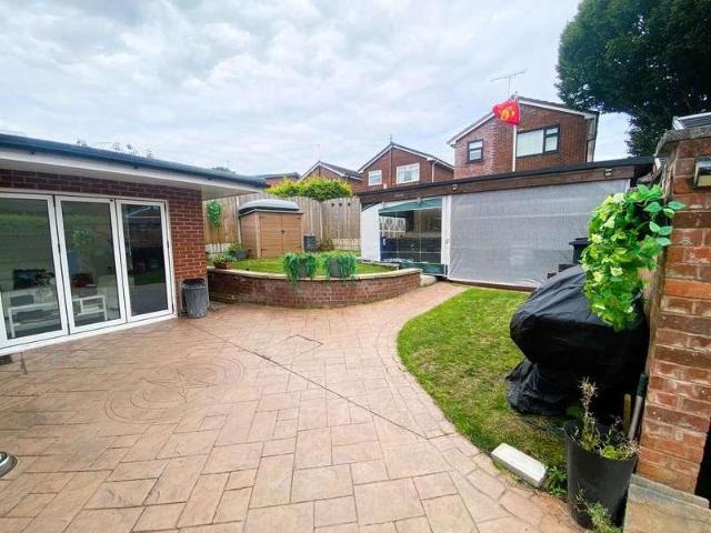 4 bed house for sale