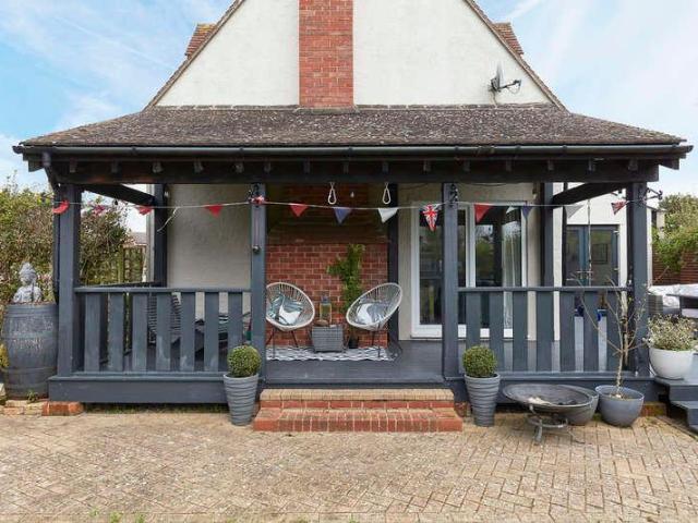 4 bed house for sale