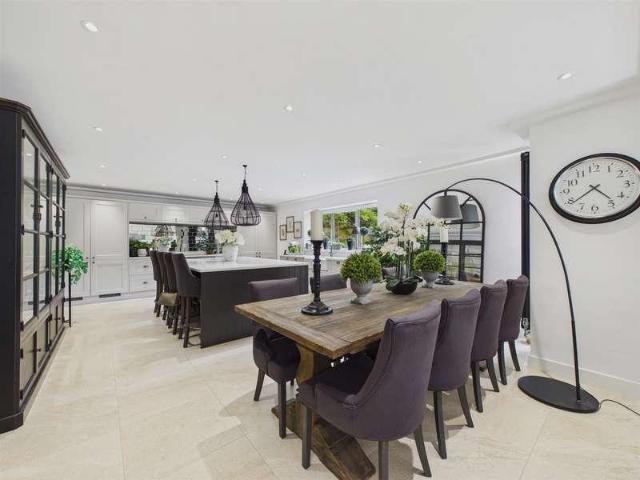 4 bed house for sale