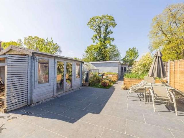 4 bed house for sale