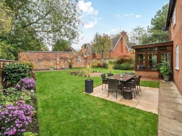 4 bed house for sale