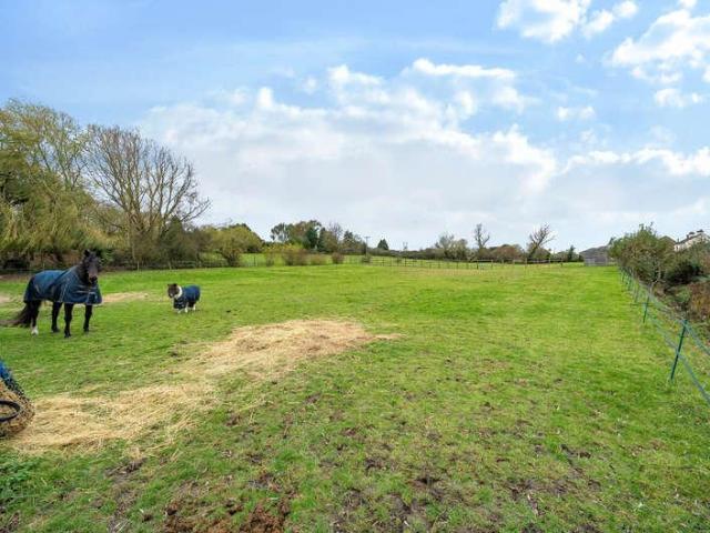 4 bed house for sale