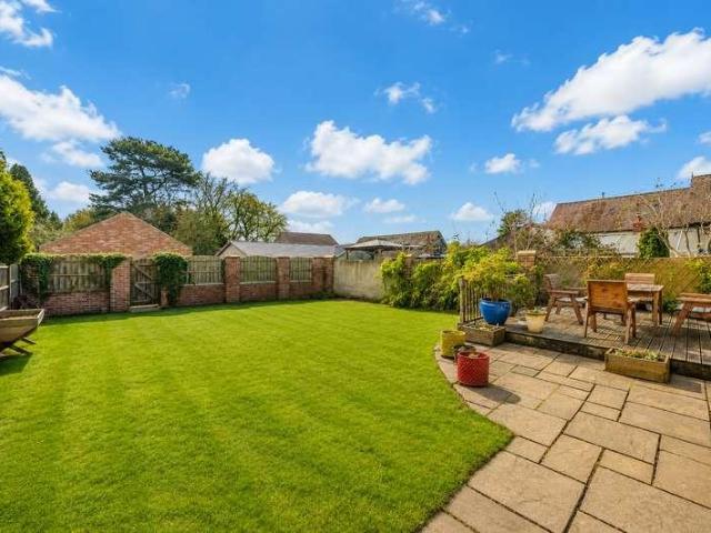 4 bed house for sale