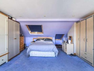 4 bed house for sale