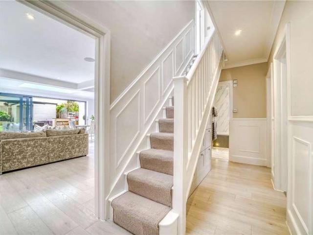 4 bed house for sale