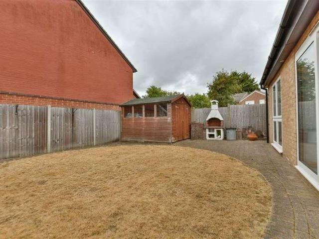 4 bed house for sale