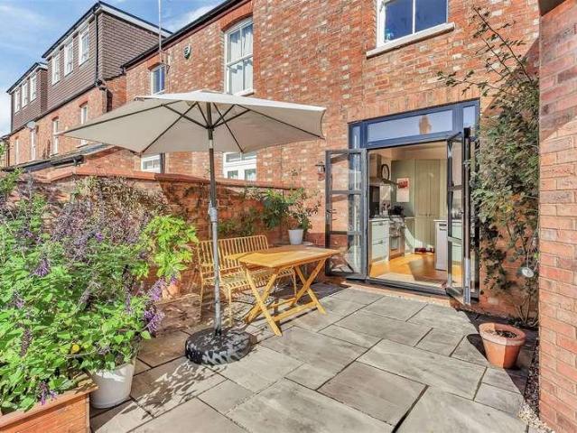 4 bed house for sale