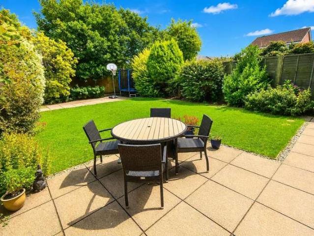 4 bed house for sale