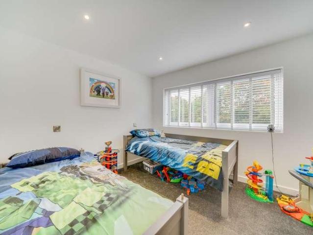 4 bed house for sale