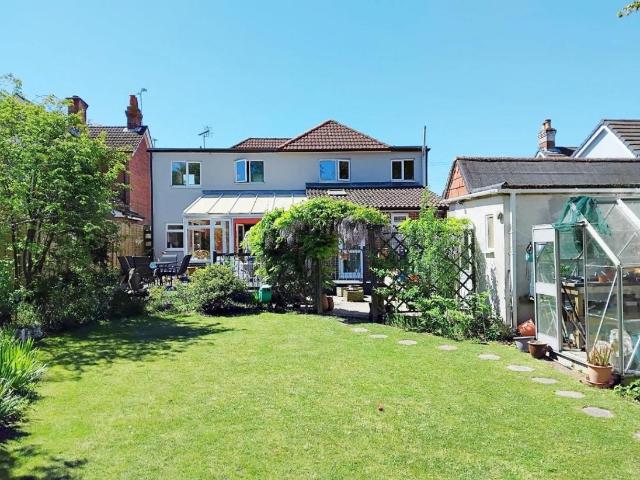 4 bed house for sale