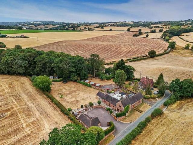 4 bed house for sale