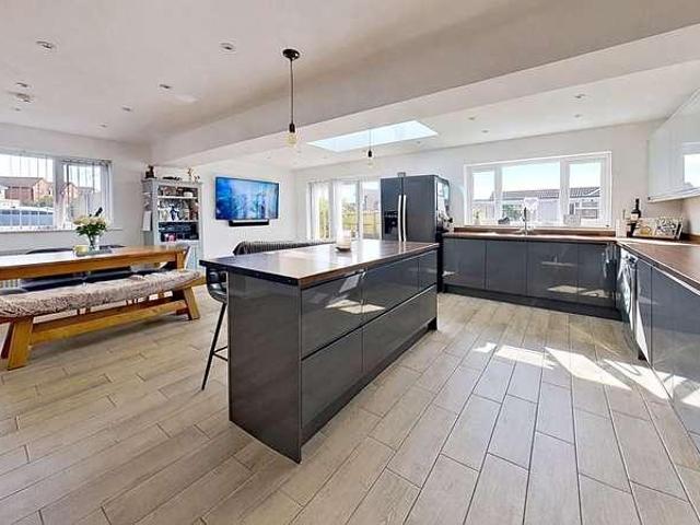4 bed house for sale