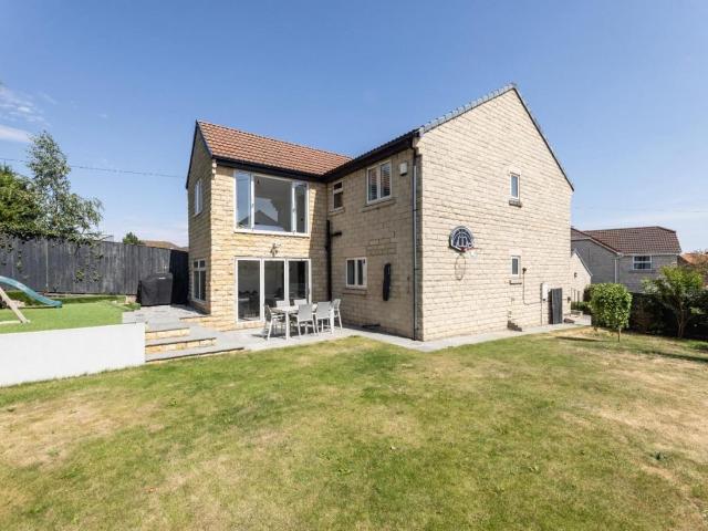 4 bed house for sale