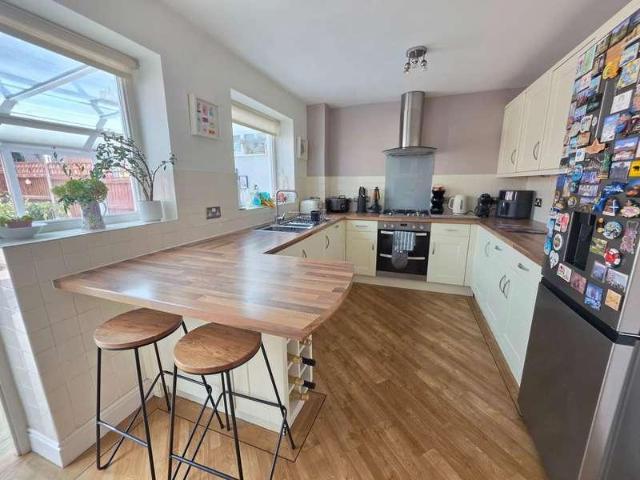 4 bed house for sale