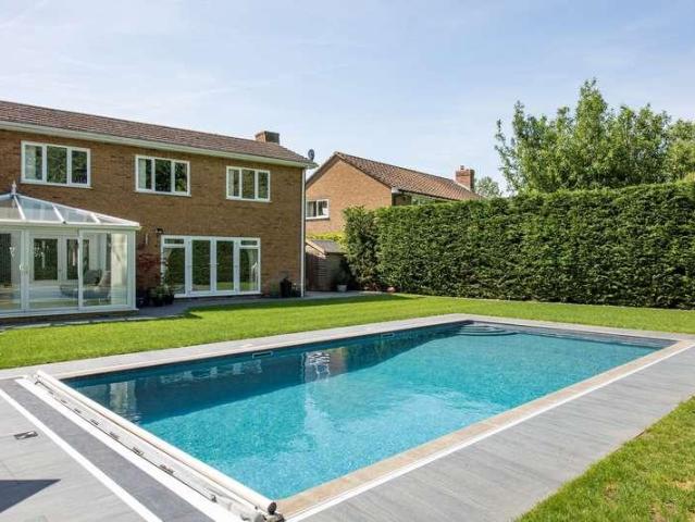 4 bed house for sale