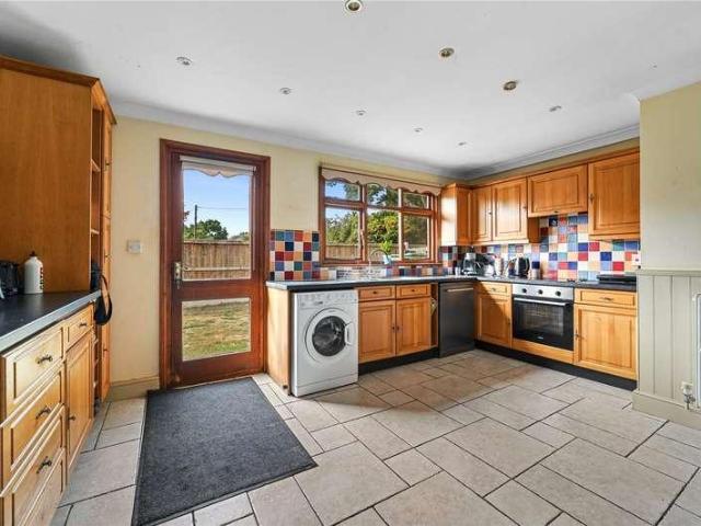 4 bed house for sale