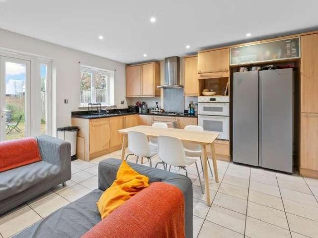 4 bed house for sale