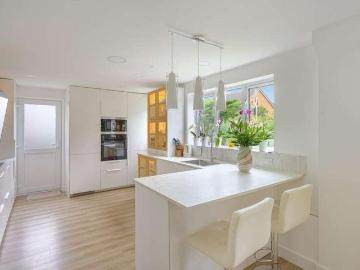 4 bed house for sale