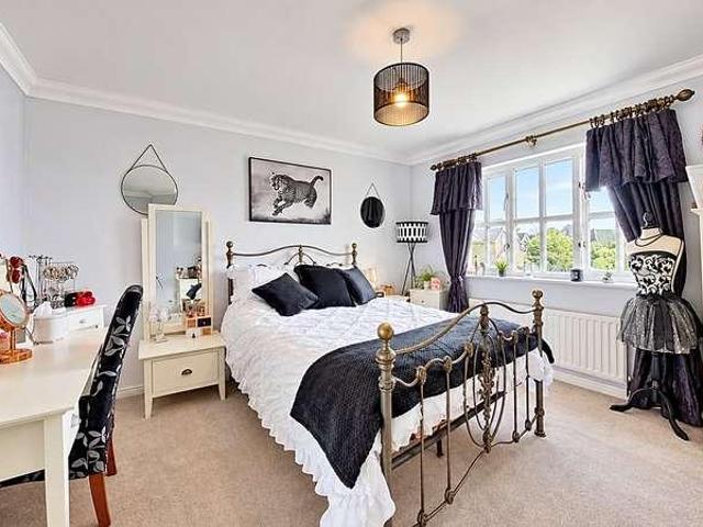 4 bed house for sale