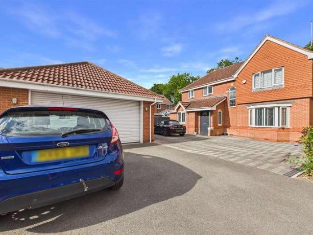 4 bed house for sale