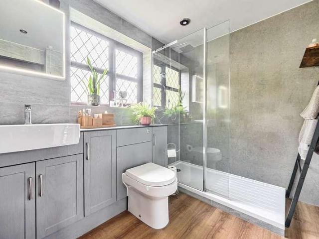 4 bed house for sale