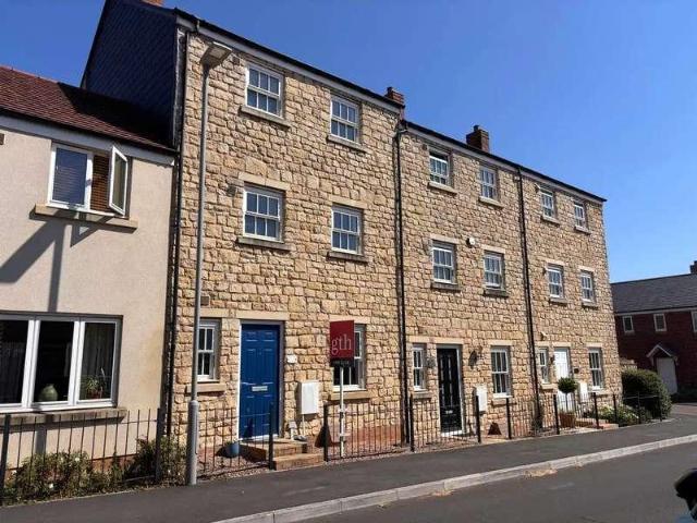 4 bed house for sale