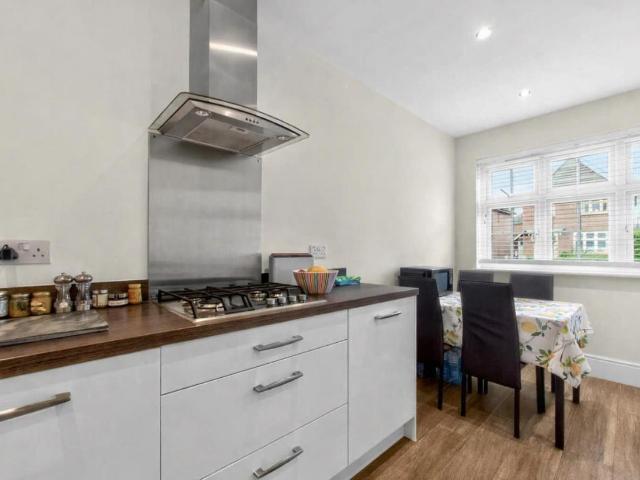 4 bed house for sale